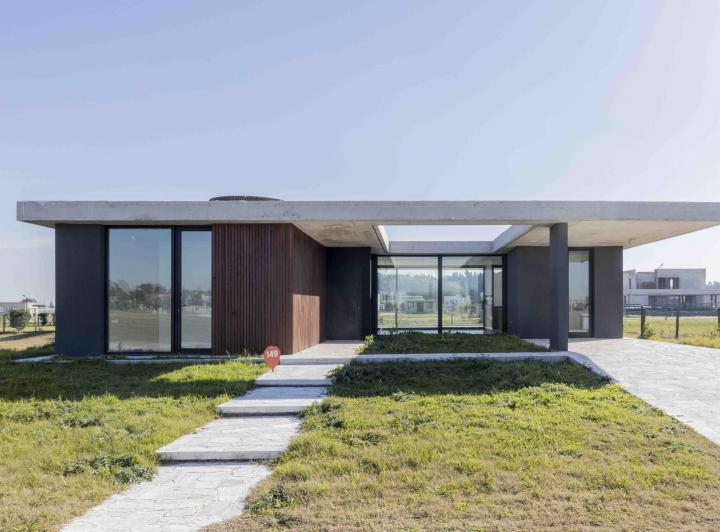 Casa · 136m² · 4 Ambientes · 2 Cocheras