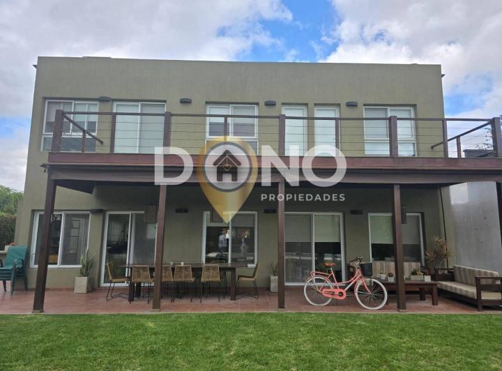 Casa · 220m² · 4 Ambientes