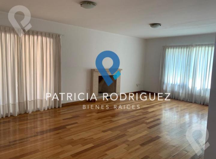 Casa · 235m² · 6 Ambientes · 1 Cochera
