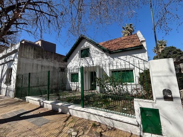 Casa · 95m² · 4 Ambientes · 2 Cocheras