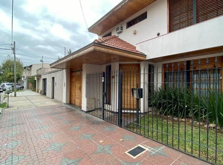 Casa · 185m² · 5 Ambientes · 2 Cocheras