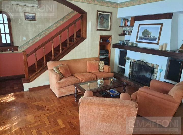 Casa · 288m² · 7 Ambientes · 2 Cocheras
