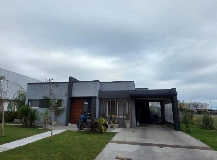 Casa · 130m² · 3 Ambientes · 2 Cocheras