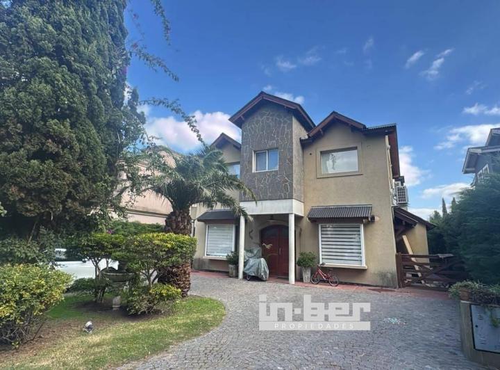 Casa · 250m² · 4 Ambientes · 1 Cochera