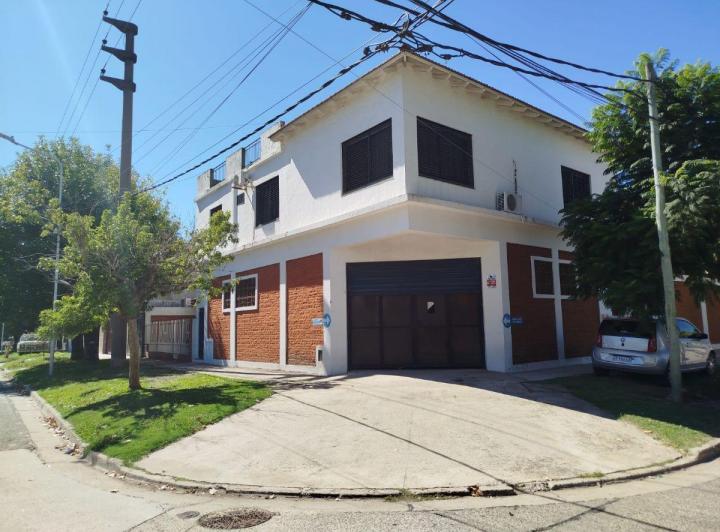 Casa · 260m² · 7 Ambientes · 1 Cochera