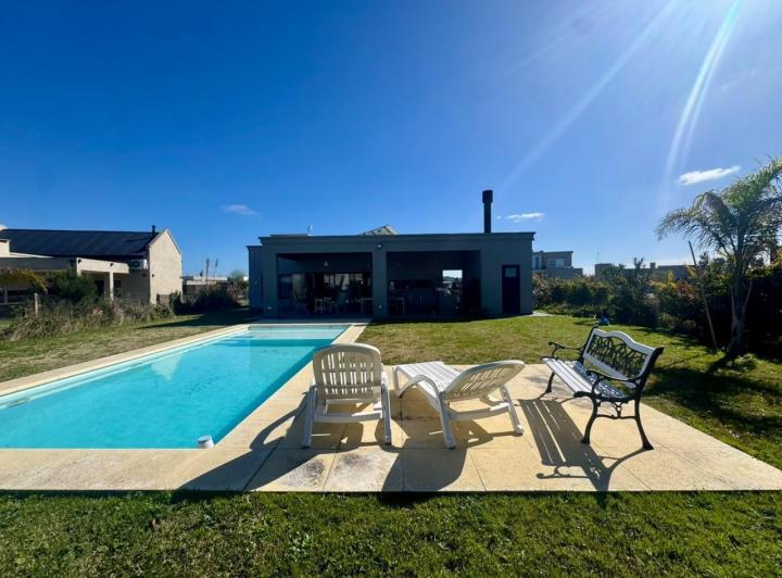 Casa · 155m² · 4 Ambientes · 2 Cocheras