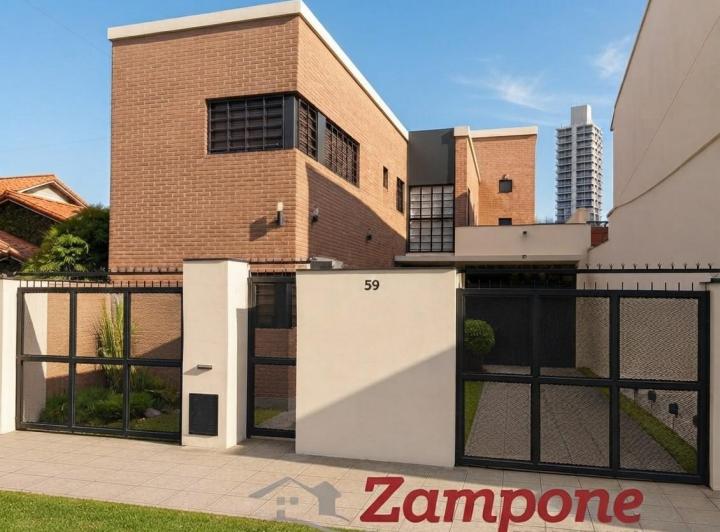 Casa · 216m² · 5 Ambientes · 3 Cocheras