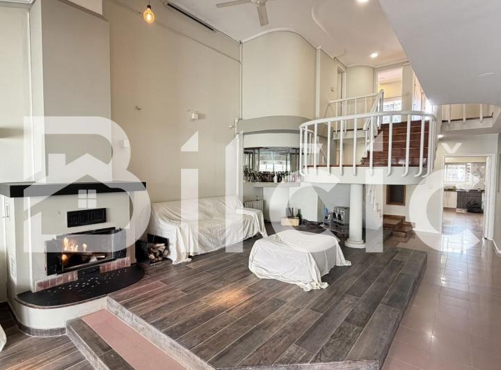 Casa · 190m² · 5 Ambientes · 3 Cocheras
