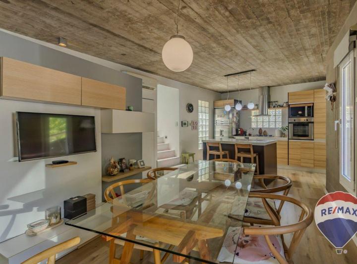 Casa · 130m² · 4 Ambientes · 2 Cocheras