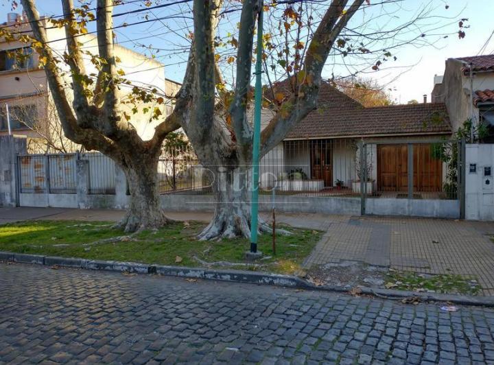 Casa · 745m² · 3 Ambientes · 5 Cocheras