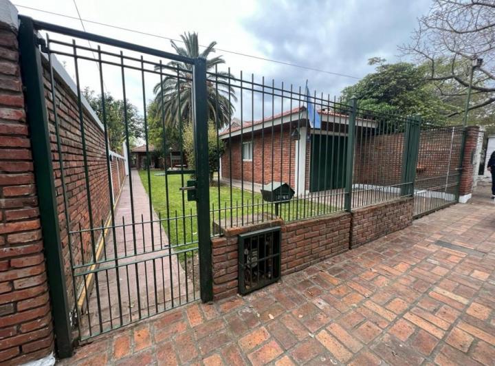 Casa · 120m² · 3 Ambientes · 4 Cocheras