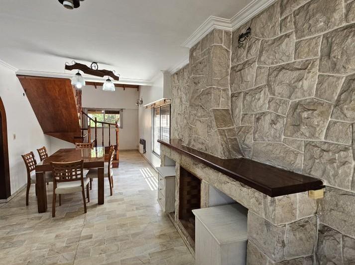 Casa · 194m² · 5 Ambientes · 1 Cochera