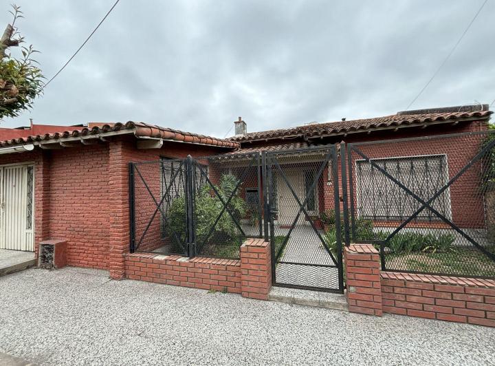 Casa · 170m² · 4 Ambientes · 2 Cocheras