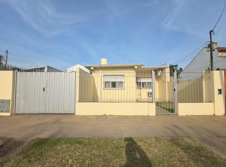 Casa · 46m² · 3 Ambientes · 4 Cocheras
