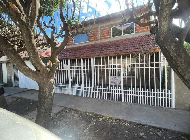 Casa · 180m² · 3 Ambientes · 1 Cochera
