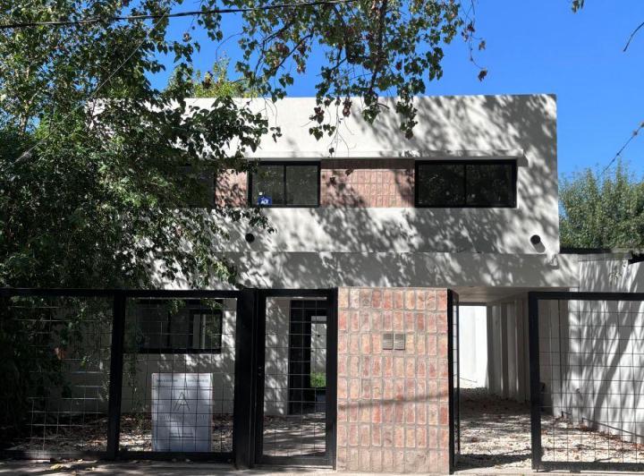 Casa · 100m² · 4 Ambientes · 1 Cochera