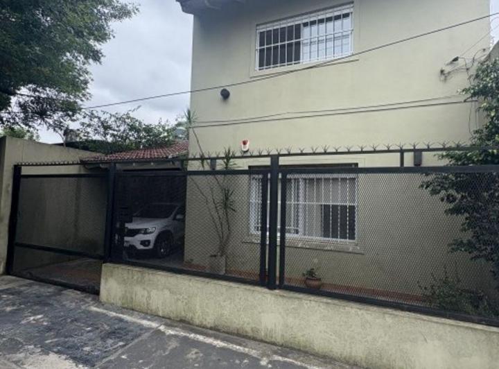 Casa · 1m² · 5 Ambientes · 1 Cochera