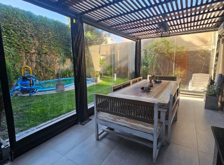 Casa · 1m² · 4 Ambientes · 1 Cochera