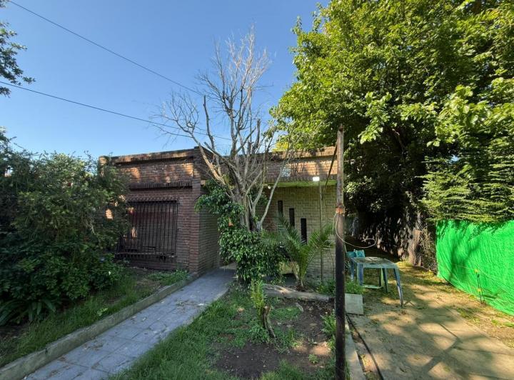 Casa · 80m² · 3 Ambientes · 4 Cocheras