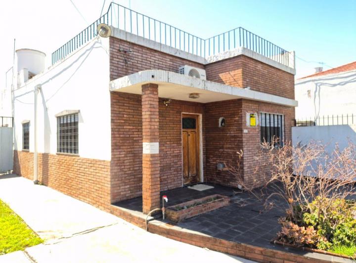 Casa · 130m² · 4 Ambientes · 2 Cocheras