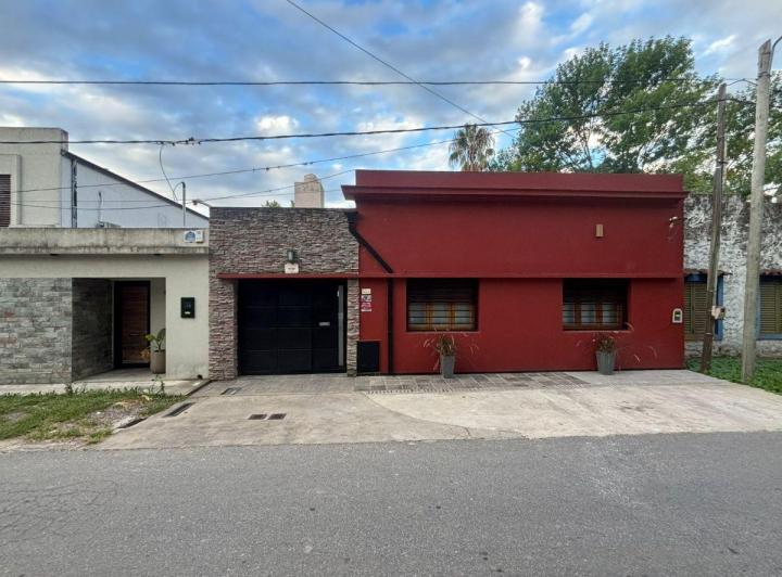 Casa · 142m² · 7 Ambientes · 1 Cochera