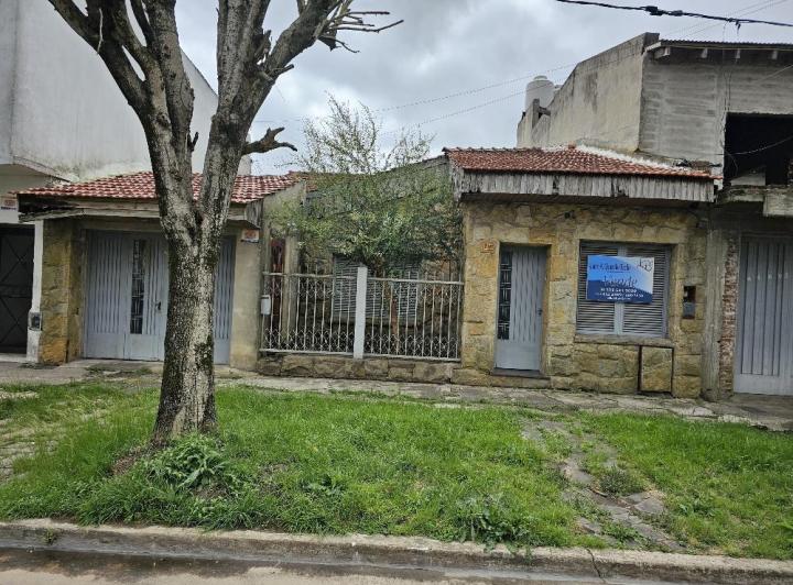 Casa · 300m² · 5 Ambientes · 2 Cocheras