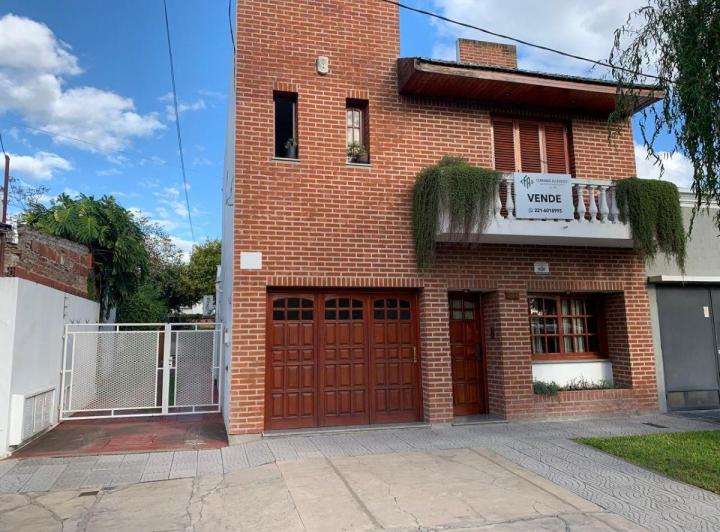 Casa · 160m² · 5 Ambientes · 1 Cochera