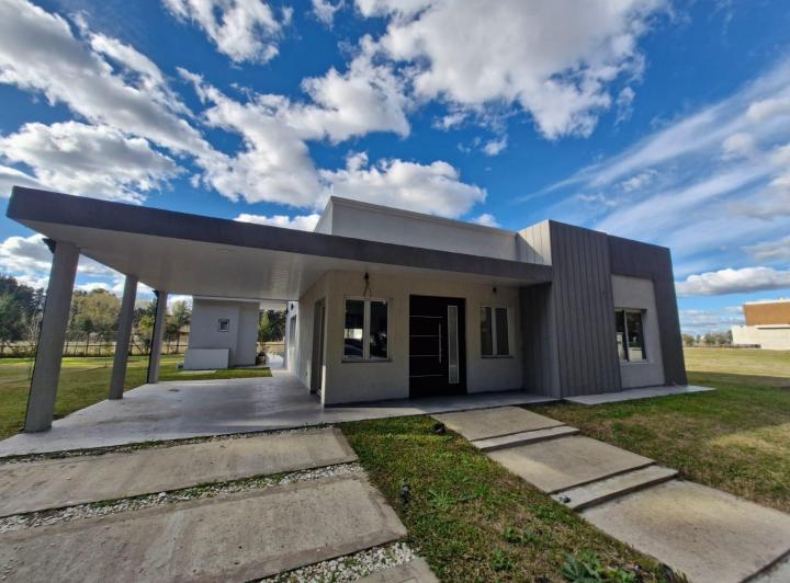 Casa · 169m² · 4 Ambientes · 3 Cocheras