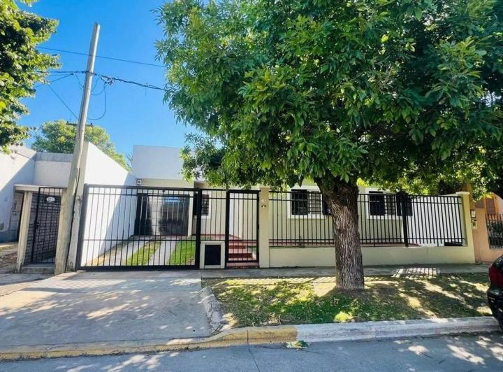 Casa · 120m² · 4 Ambientes · 2 Cocheras