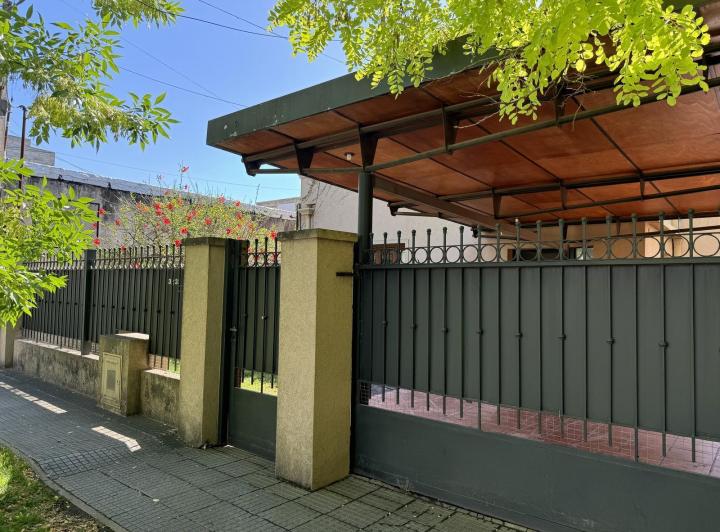 Casa · 180m² · 3 Dormitorios · 1 Cochera