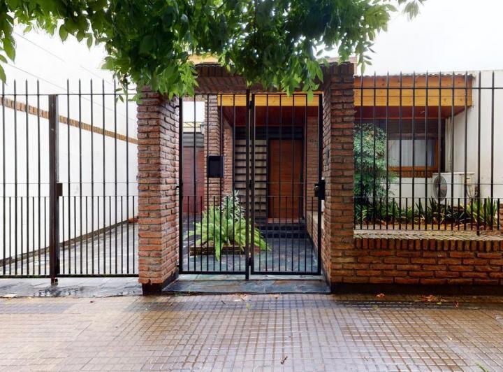 Casa · 221m² · 7 Ambientes · 1 Cochera