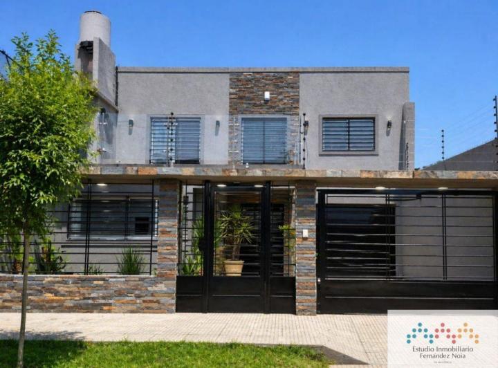 Casa · 170m² · 4 Ambientes · 1 Cochera