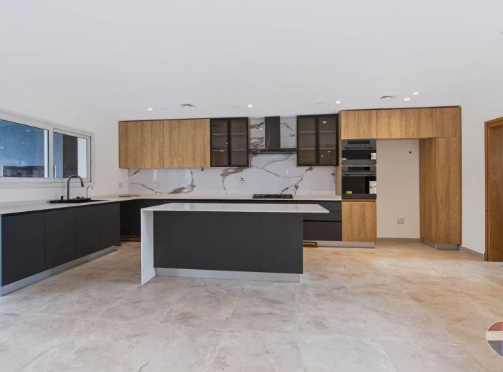 Casa · 324m² · 4 Ambientes · 4 Cocheras