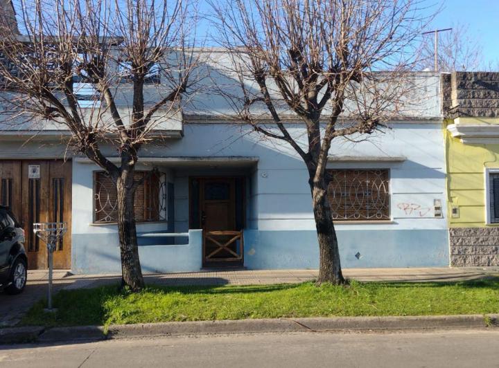 Casa · 77m² · 4 Ambientes · 2 Cocheras