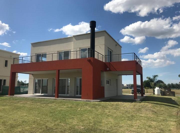 Casa · 220m² · 4 Ambientes