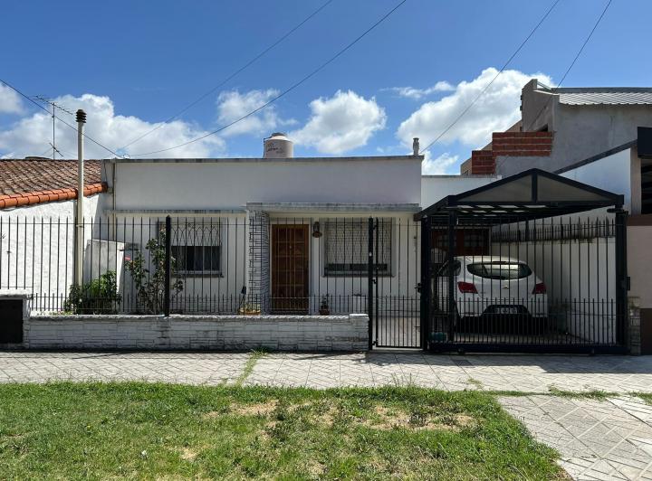 Casa · 90m² · 3 Ambientes · 2 Cocheras
