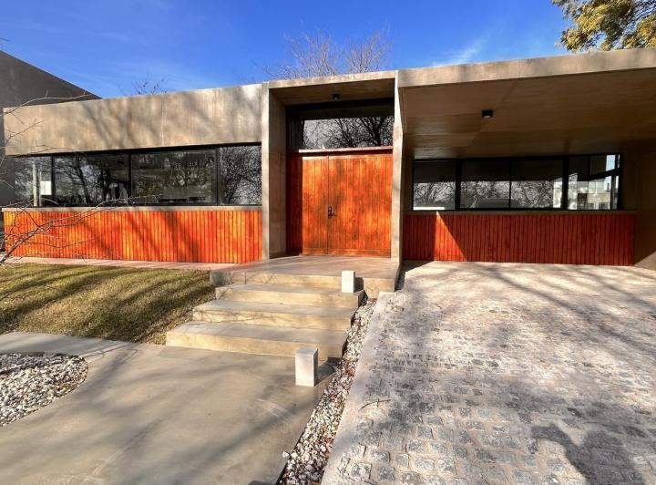 Casa · 222m² · 3 Dormitorios · 1 Cochera