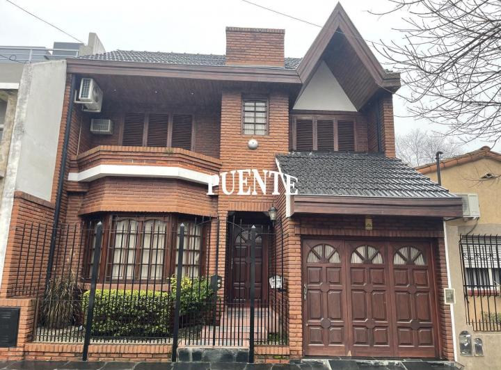 Casa · 160m² · 4 Ambientes · 2 Cocheras