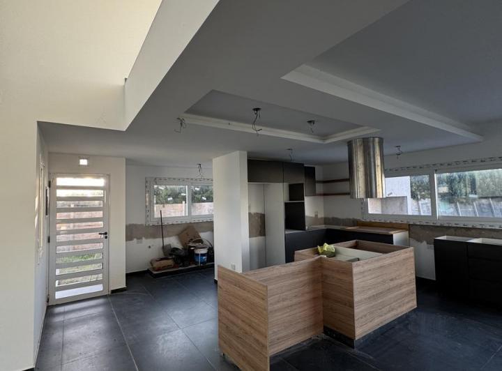 Casa · 225m² · 4 Ambientes · 2 Cocheras