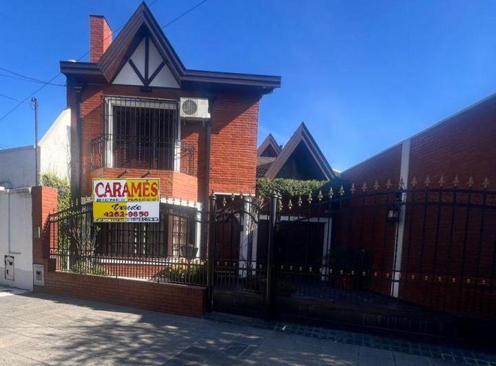 Casa · 190m² · 4 Ambientes · 2 Cocheras