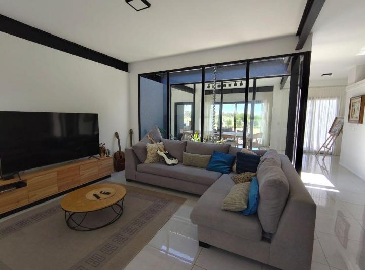 Casa · 190m² · 4 Ambientes · 4 Cocheras