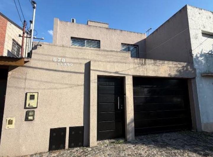 Casa · 180m² · 4 Ambientes · 1 Cochera