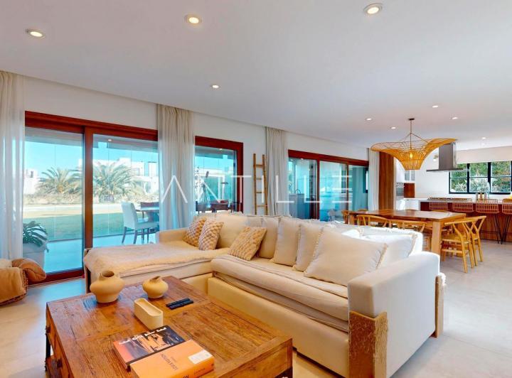 Casa · 800m² · 6 Ambientes · 2 Cocheras