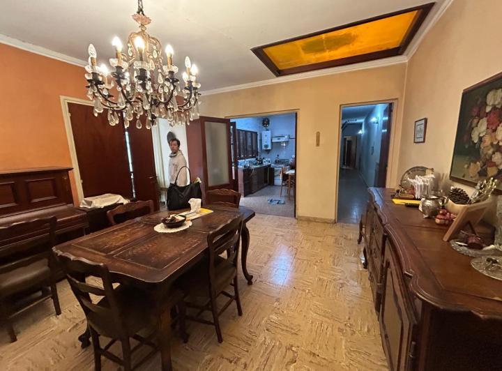 Casa · 168m² · 6 Ambientes · 1 Cochera
