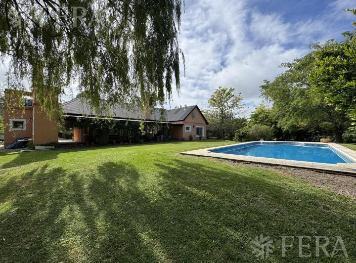 Casa · 178m² · 5 Ambientes · 2 Cocheras