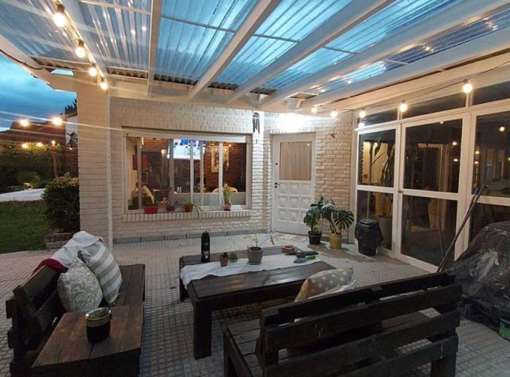 Casa · 180m² · 3 Ambientes · 2 Cocheras