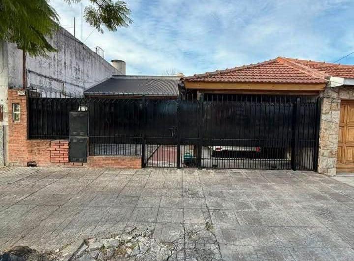 Casa · 70m² · 5 Ambientes · 1 Cochera