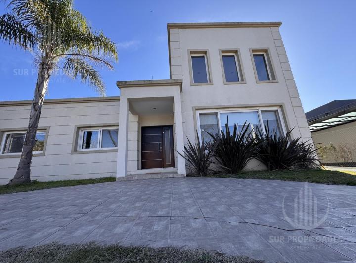 Casa · 250m² · 5 Ambientes · 5 Cocheras