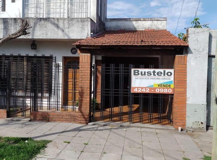 Casa · 77m² · 4 Ambientes · 1 Cochera