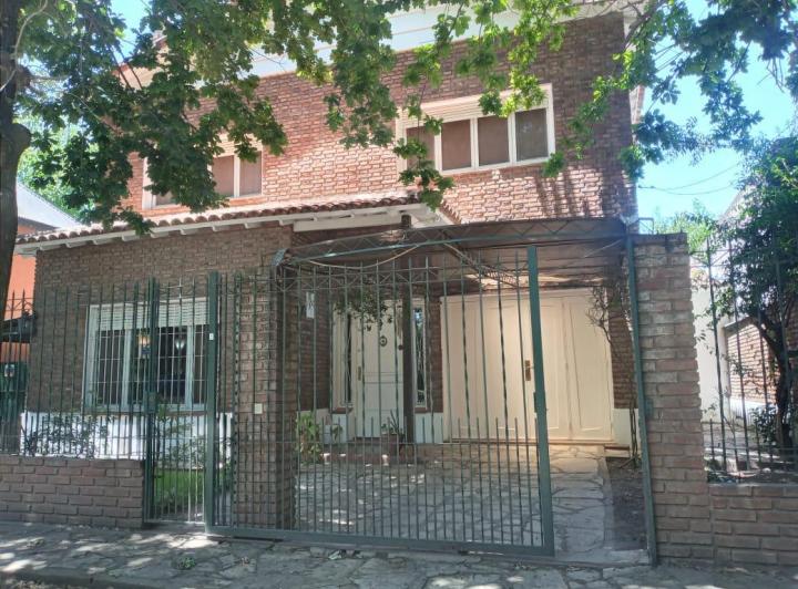 Casa · 188m² · 3 Ambientes · 3 Cocheras